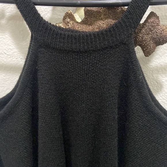 H&M cold shoulder sweater - Picture 2 of 3